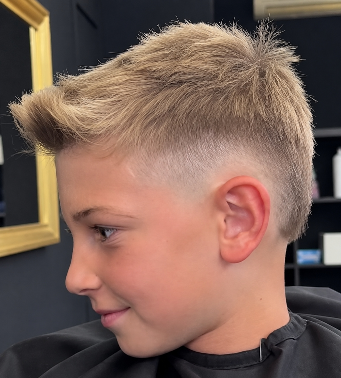 Corte júnior com degradé e topo texturizado